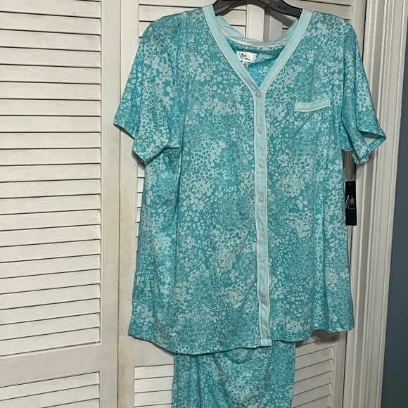 SELLING ARIA PIJAMAS FOR WOMEN SIZE XL SHORT SLEEVE NWT FLORAL COLOR - Picture 1 of 9